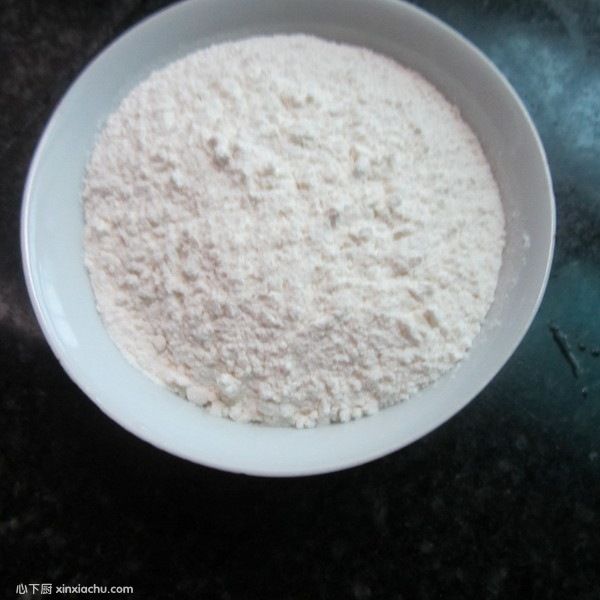 雞蛋芹菜末煎餅的家常做法第3步圖片步驟 m.xalove.com.cn