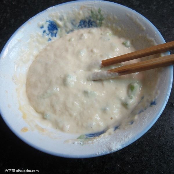 雞蛋芹菜末煎餅的家常做法第6步圖片步驟 m.xalove.com.cn