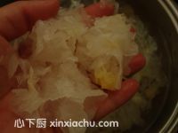 鮮百合銀耳糖水的家常做法第1步圖片步驟 m.xalove.com.cn