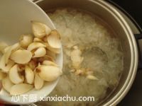 鮮百合銀耳糖水的家常做法第5步圖片步驟 m.xalove.com.cn