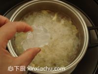 鮮百合銀耳糖水的家常做法第7步圖片步驟 m.xalove.com.cn