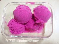 雙色果味冰激凌的家常做法第6步圖片步驟 m.xalove.com.cn