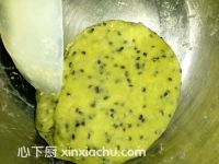 奶香芝麻棒的家常做法第5步圖片步驟 m.xalove.com.cn