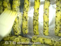 奶香芝麻棒的家常做法第9步圖片步驟 m.xalove.com.cn