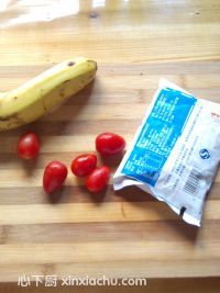 香蕉圣女果奶昔的家常做法第1步圖片步驟 m.xalove.com.cn