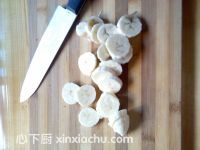 香蕉圣女果奶昔的家常做法第2步圖片步驟 m.xalove.com.cn