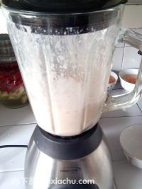 香蕉圣女果奶昔的家常做法第5步圖片步驟 m.xalove.com.cn