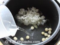 蓮子銀耳湯的家常做法第4步圖片步驟 m.xalove.com.cn