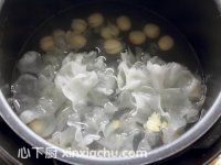 蓮子銀耳湯的家常做法第6步圖片步驟 m.xalove.com.cn