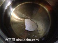 拔絲土豆的家常做法第4步圖片步驟 m.xalove.com.cn