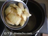 拔絲土豆的家常做法第6步圖片步驟 m.xalove.com.cn