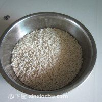 紅棗花生糯米飯的家常做法第1步圖片步驟 m.xalove.com.cn