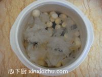 桂圓蓮子銀耳羹的家常做法第4步圖片步驟 m.xalove.com.cn