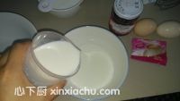 草莓雙皮奶的家常做法第2步圖片步驟 m.xalove.com.cn