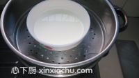 草莓雙皮奶的家常做法第4步圖片步驟 m.xalove.com.cn