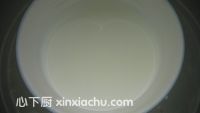 草莓雙皮奶的家常做法第6步圖片步驟 m.xalove.com.cn